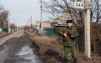 Бойовики на Донбасі, не криючись, воюють зі школи: з'явилося фото