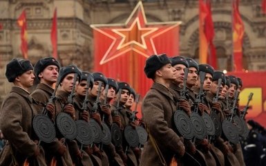 Соцсети высмеяли новый пафосный парад в Москве: появилось видео