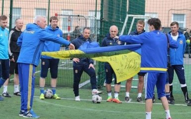 Легенди українського футболу відправили унікальний прапор Кличку: з'явилося фото