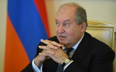 Президент Вірменії госпіталізований з новим штамом коронавірусу у важкому стані