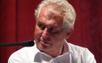 Чехия оказалась на грани политического кризиса из-за госпитализации Земана