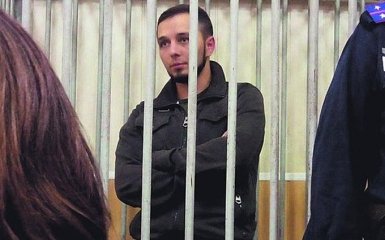 Суд вынес громкое решение по активисту, разорвавшему портрет Порошенко: появилось фото