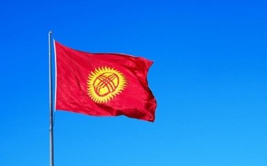 Протестувальники захопили будівлю парламенту Киргизстану. Експрезидента вже звільнили з-під варти