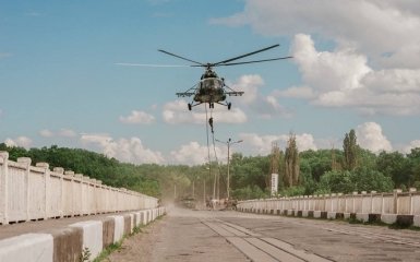 В воздухе, в воде и на земле: появились эффектные фото учений украинских ВДВ