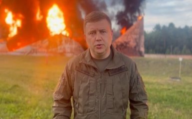 На Рівненщині горить нафтобаза через нічну атаку російських дронів — відео