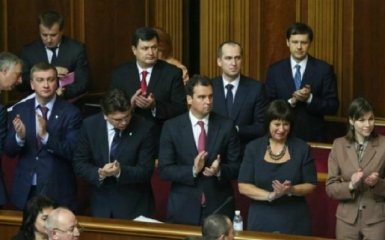 Больше половины украинцев хотят смены правительства - опрос