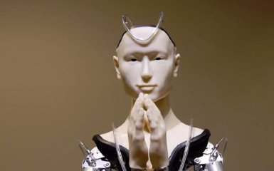 В Японії створили робота-бога - опубліковано вражаюче відео