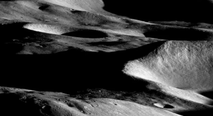 Поверхня Місяця в районі кратера Малаперт А