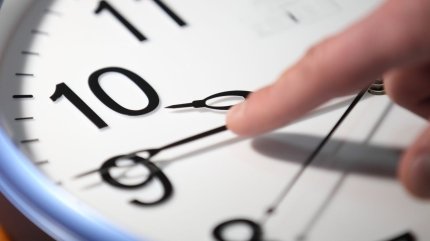 Українцям слід перевести годинники на зимовий час вніч з 26 на 27 жовтня Вніч з 26 на 27 жовтня Україна перейде на зимовий час