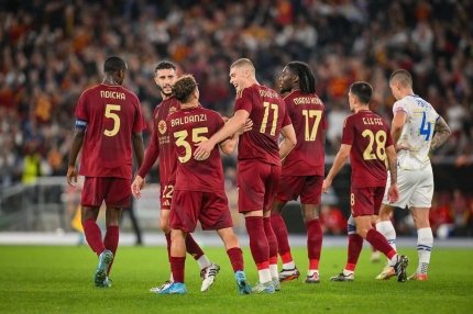 Тренер Ромы посоветовал Довбику улучшить физическую форму Тренер Ромы критикует Довбика из-за недостаточной физической формы.