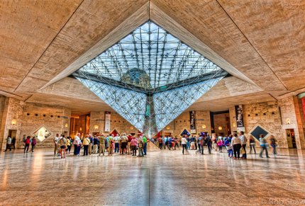 Керівництво Лувру вимагає від французької влади термінової реконструкції музею Керівництво Лувру б’є на сполох через жахливий стан музею