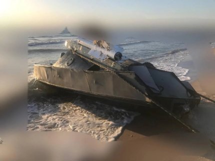 The Armed Forces use unmanned boats with missiles 