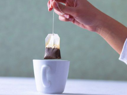 Ученые обнаружили опасность чайных пакетиков Чайные пакетики высвобождают миллиарды частиц микропластика во время заваривания