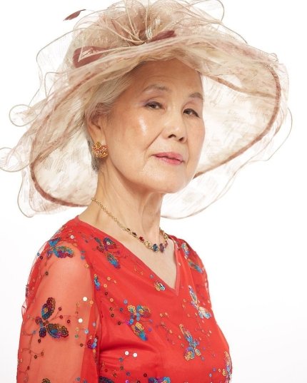 80-летняя жительница Южной Кореи прошла в финал конкурса красоты "Мисс Вселенная Корея"