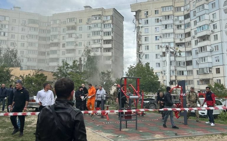 Russian MOD says downed missile fragments caused storey building ...